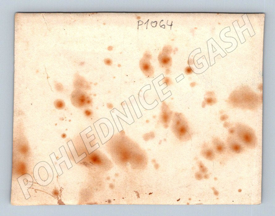 Postcard soldiers by the water (P1064)