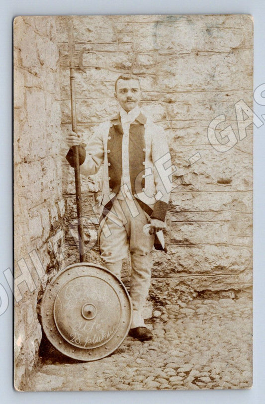 Pohlednice hradní strážce RU štít halapartna voják 28 pluk (P1126)