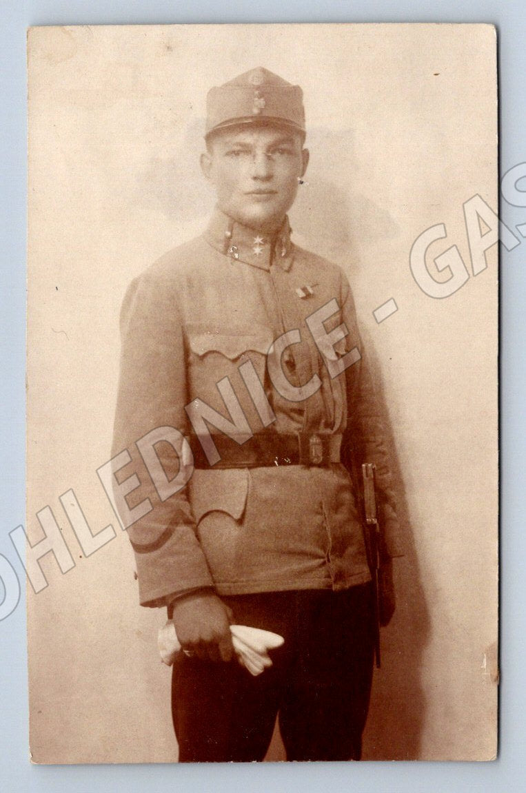 Pohlednice voják v uniformě (P1138)