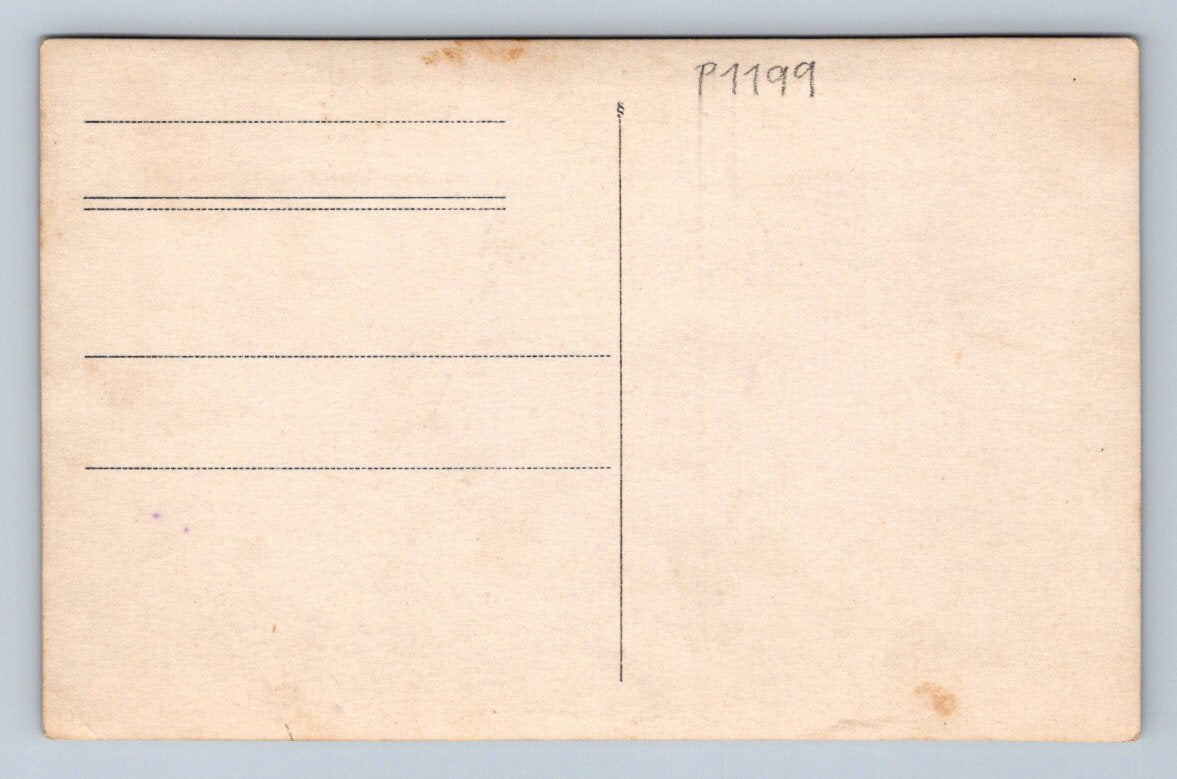 Pohlednice vojáci venkovská scéna dřevěná kamenná stavba 1920 (P1199)