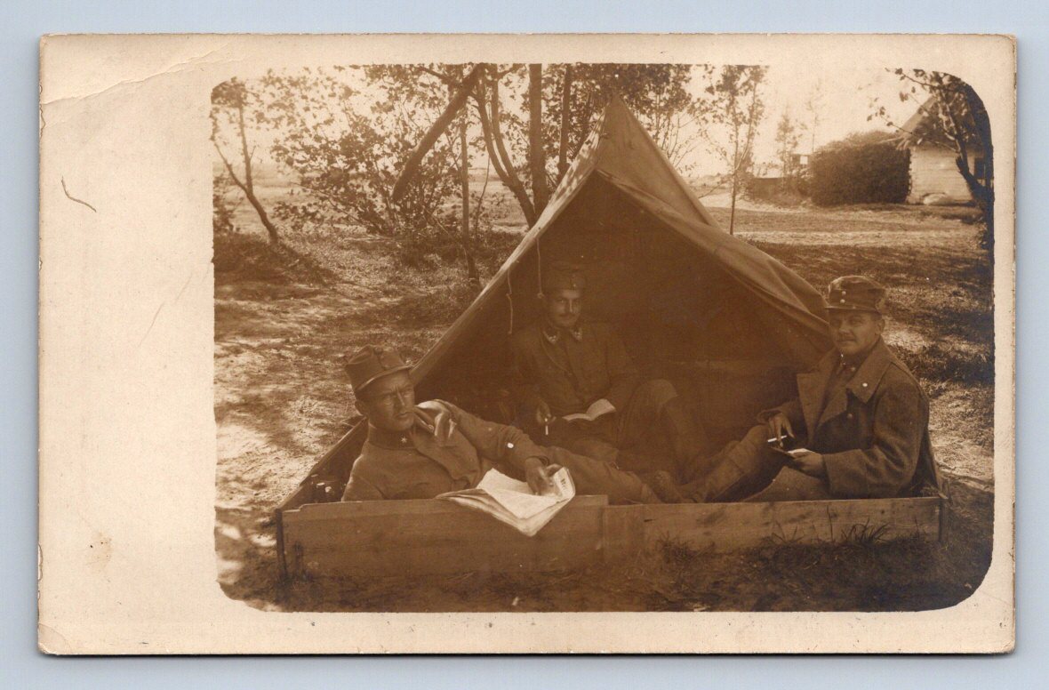 Pohlednice tábor vojáci u stanu (P1217)