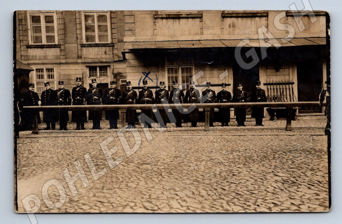 Pohlednice Pražský hrad granátníci WW1 ručně psané věnování (P1253)