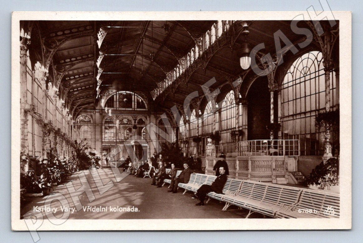 Pohlednice Karlovy Vary Vřídelní kolonáda 1935 PP (P1668)