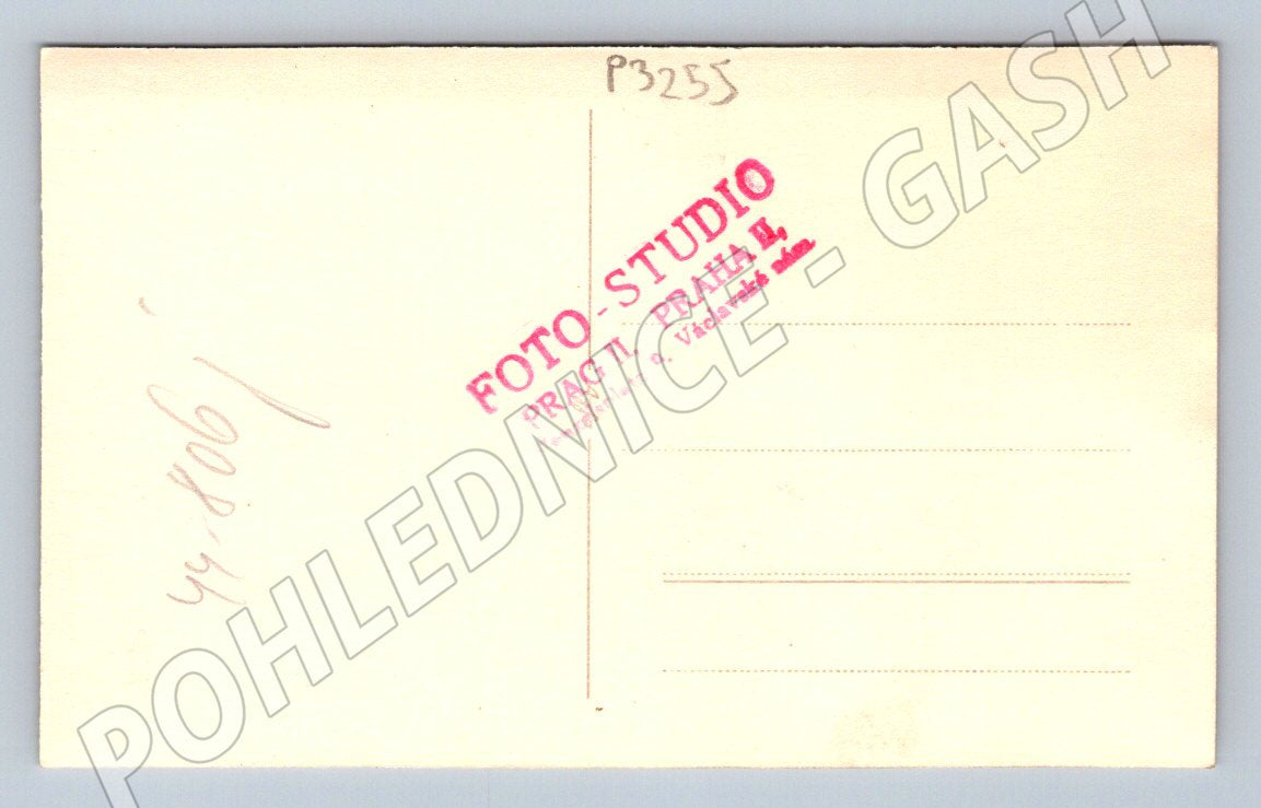 Stará fotografie Praha mladá žena ateliér FOTO-STUDIO (P3255)