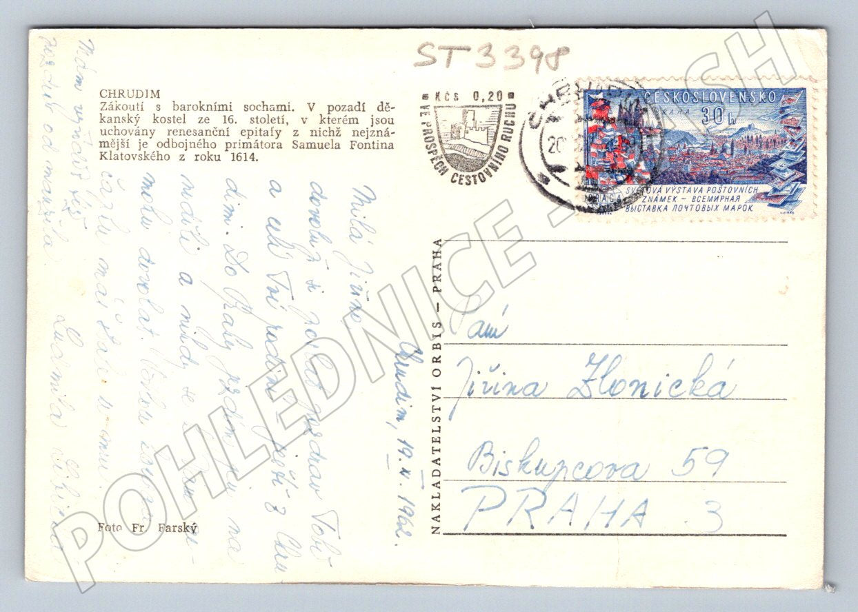 Pohlednice gotický chrám s kašnou sběratelská pohlednice (ST3398)