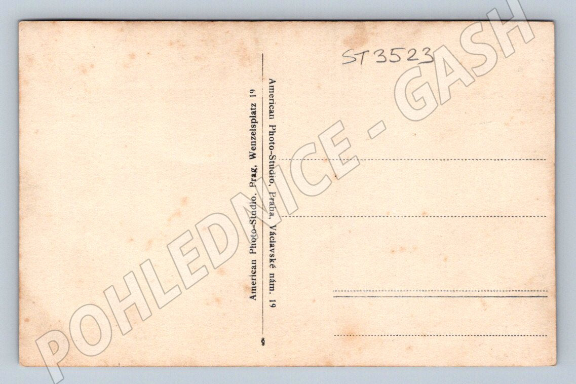 Postcard portrait of a girl with flowers American Photo Prague (ST3523)