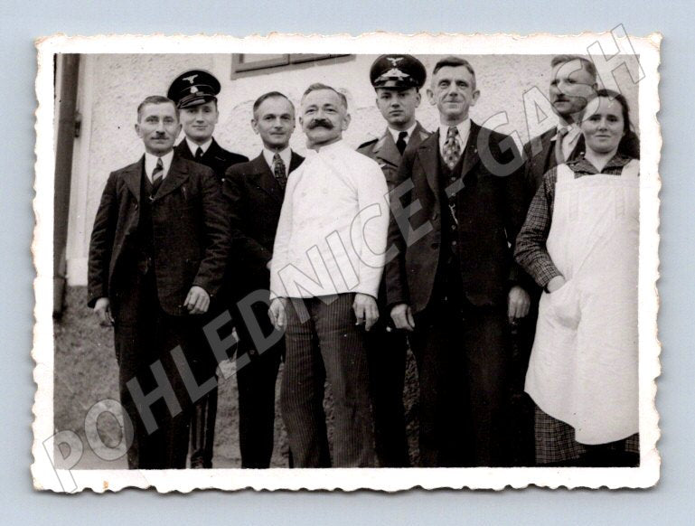 Pohlednice skupina osob v uniformách (ST4181)