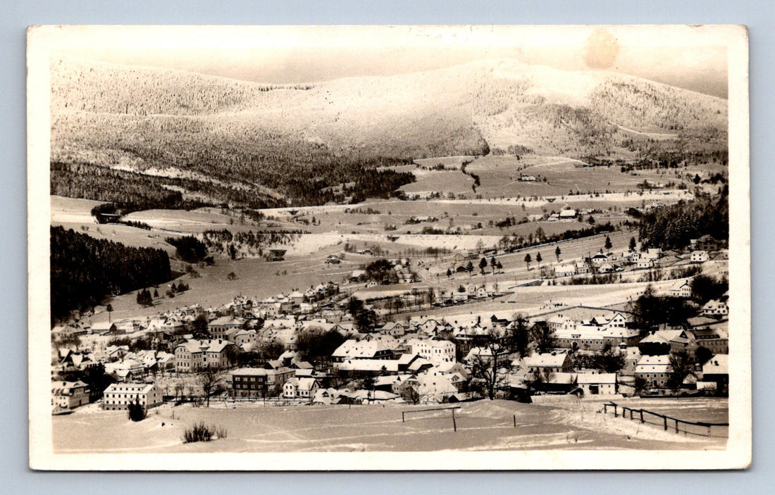 Historická pohlednice Šumava — Železná Ruda, klasický pohraniční motiv