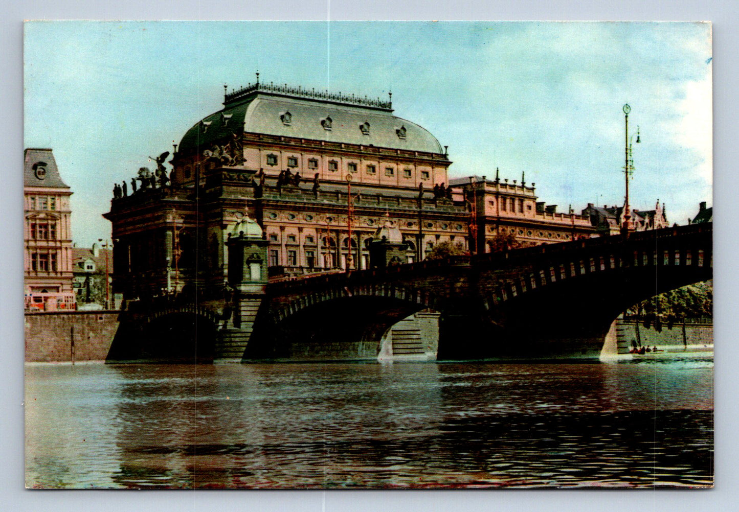 Pohlednice Praha Národní divadlo pohled od mostu (JN1775)