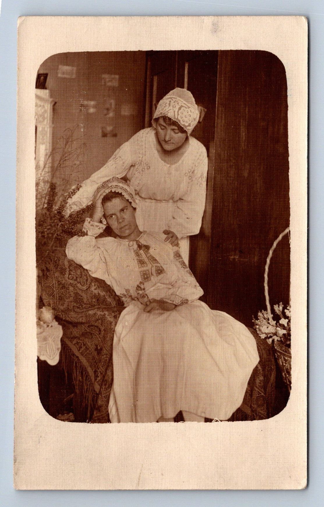 Pohlednice Dvě ženy Známka Kaiserliche (JN1874)