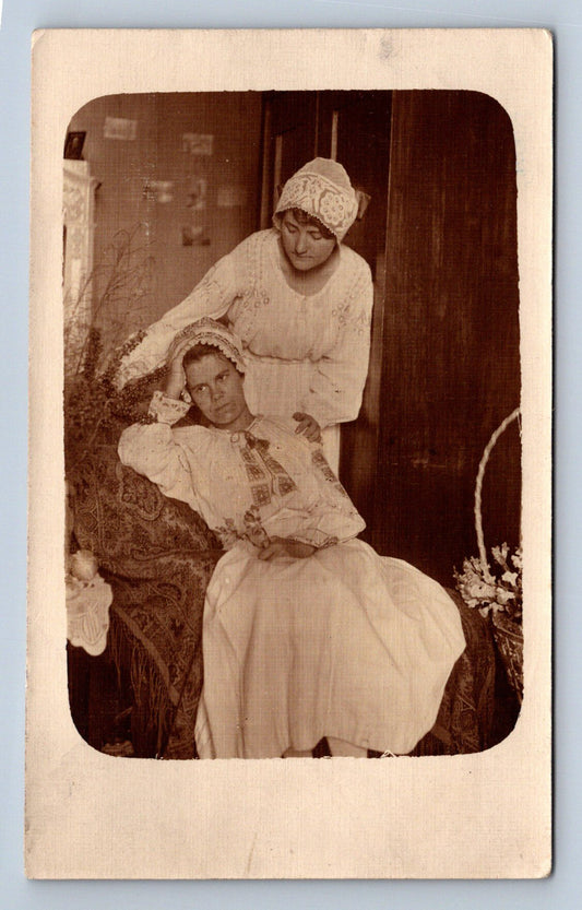 Pohlednice Dvě ženy Známka Kaiserliche (JN1874)