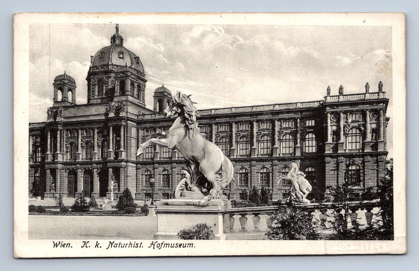 Pohlednice Vídeň K.K. Naturhist Socha koně u muzea (JN1962)