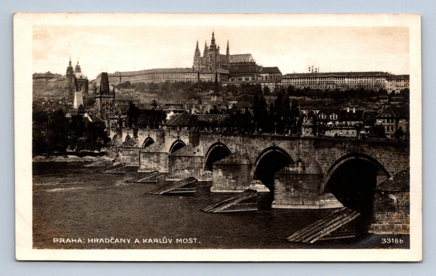 Pohlednice Praha Hradčany a Karlův most (JN2030)