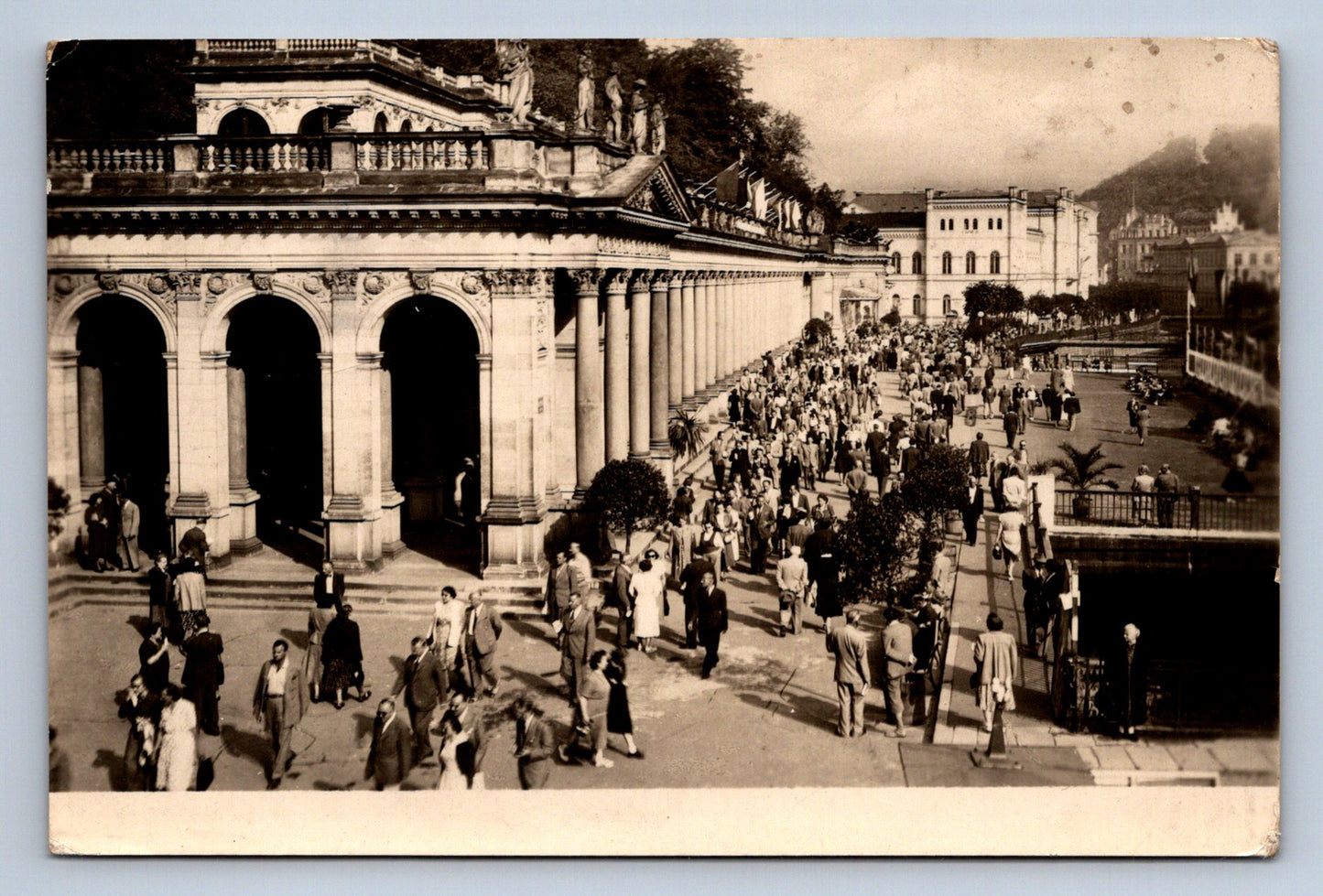 Pohlednice Karlovy Vary kolonáda ČS přátelství (JN2242)