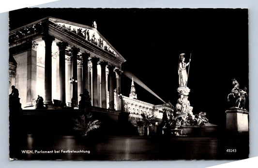 Pohlednice Vídeň Parlament bei Festbeleuchung (JN2309)