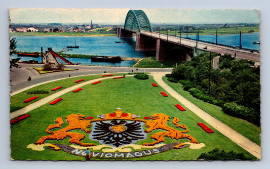 Pohlednice Numegen Waalbrug met Bloementapijt v/h Wapen van Nijmegen (