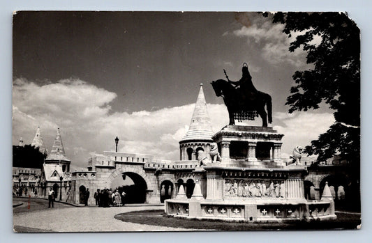 Pohlednice Budapest Halászbástya a Szt. István szoborral (JN2322)