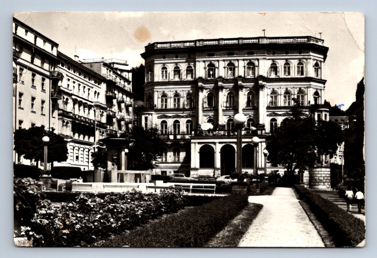 Pohlednice MARIÁNSKÉ LÁZNĚ - MÍROVÉ NÁMĚSTÍ (ST1305)