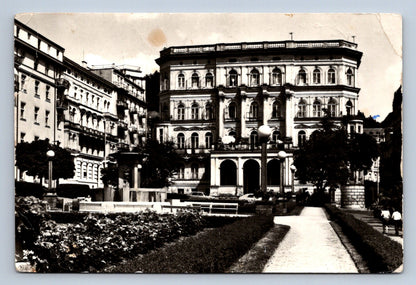Pohlednice MARIÁNSKÉ LÁZNĚ - MÍROVÉ NÁMĚSTÍ (ST1305)