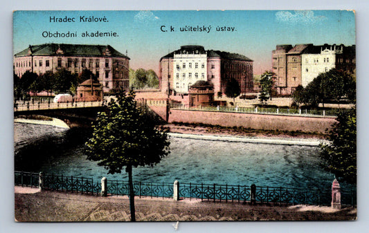 Pohlednice HRADEC KRÁLOVÉ - OBCHODNÍ AKADEMIE (ST1553)