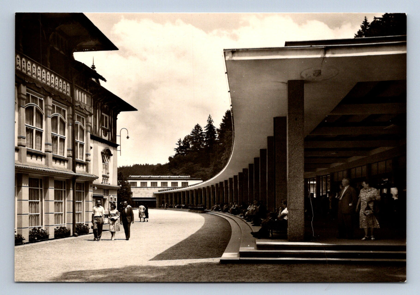 Pohlednice LUHAČOVICE - LÁZEŇSKÁ KOLONÁDA (ST520)