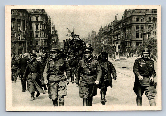 Pohlednice JEDEN Z PRVNÍCH RUSKÝCH TANKŮ NA VÁCLAVSKÉM NÁMĚSTÍ (ST532)