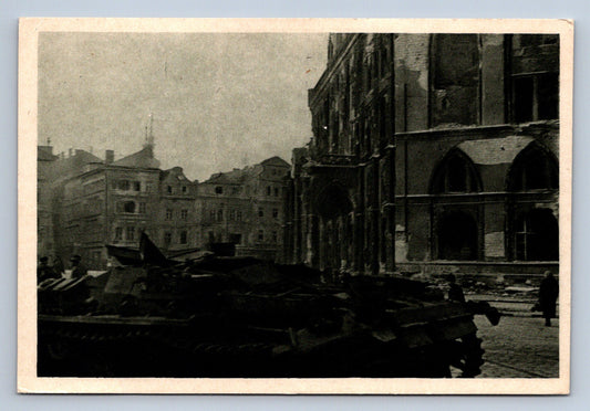 Pohlednice ZNIČENÝ NĚMECKÝ TANK NA STAROMĚSTSKÉM NÁMĚSTÍ (ST604)