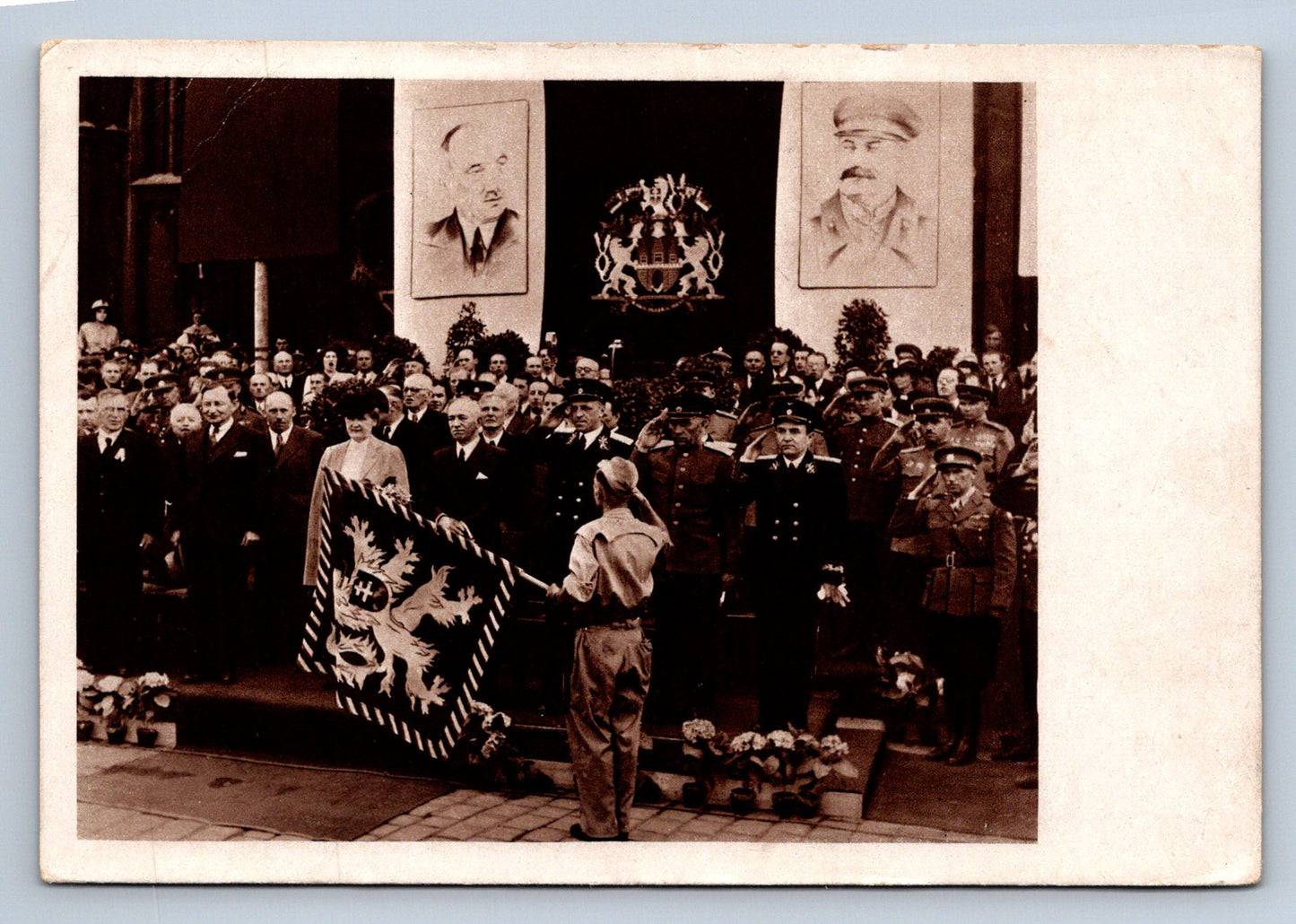 Pohlednice DR. EDVARD BENEŠ S CHOTÍ PŘI PŘEHLÍDCE (ST610)