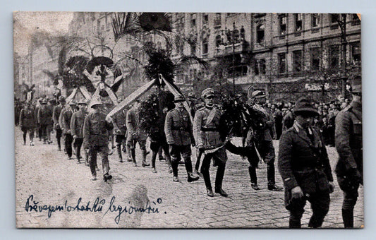 Pohlednice ITALŠTÍ DŮSTOJNÍCI  KVĚTINOVÝ DAR ITALSÉHO KRÁLE (ST636)