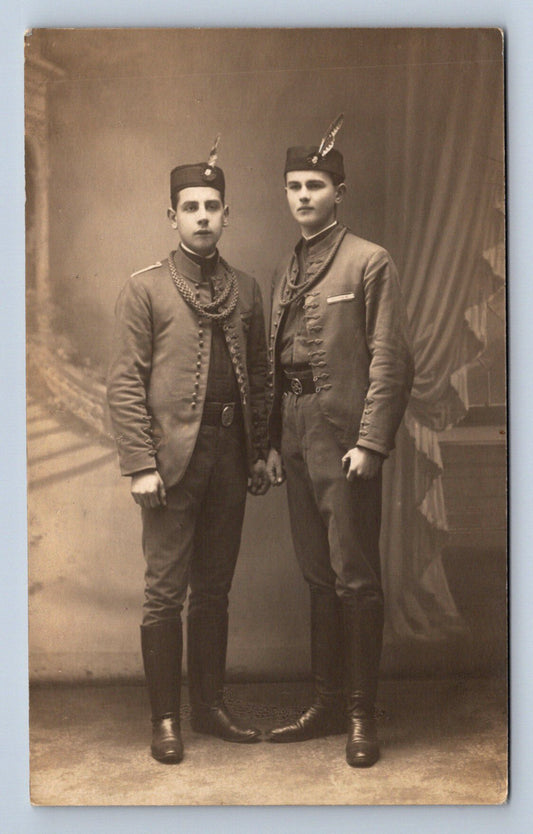 Pohlednice DVA MLÁDENCI sokolové sokol (ST2676)