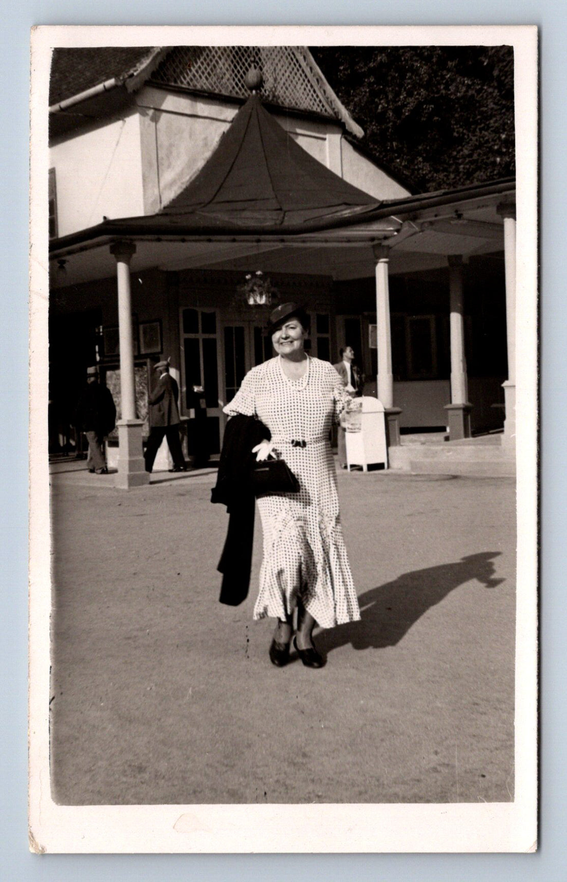 Pohlednice ŽENA V ŠATECH - JULIUS MOTAL FOTOGRAF (ST3033)