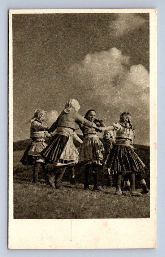 Pohlednice JARO A MLÁDÍ V ČESKOSLOVENSKÉ FOTOGRAFII (ST3072)
