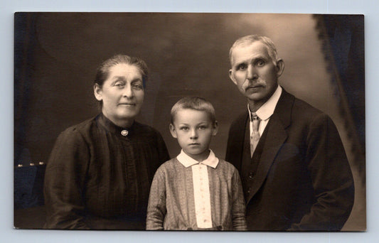 Pohlednice BABIČKA, DĚDA A VNUK - FOTO ŠECHTL A VOSEČEK TÁBOR (ST3087)