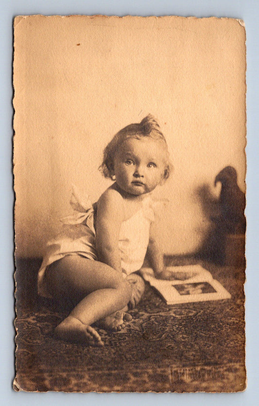 Pohlednice DÍTĚ A KNÍŽKA - FOTO E. KIMLA (ST3152)