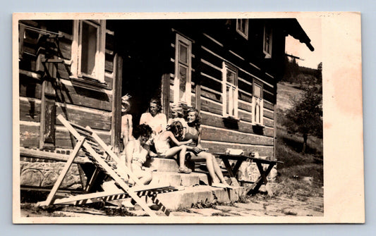 Pohlednice PŘED CHALUPOU (ST3173)