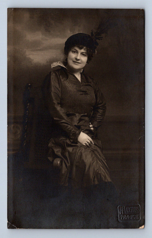 Pohlednice DÁMA V ČERNÉM FOTOGRAF J.F. ANGHANS (ST3227)