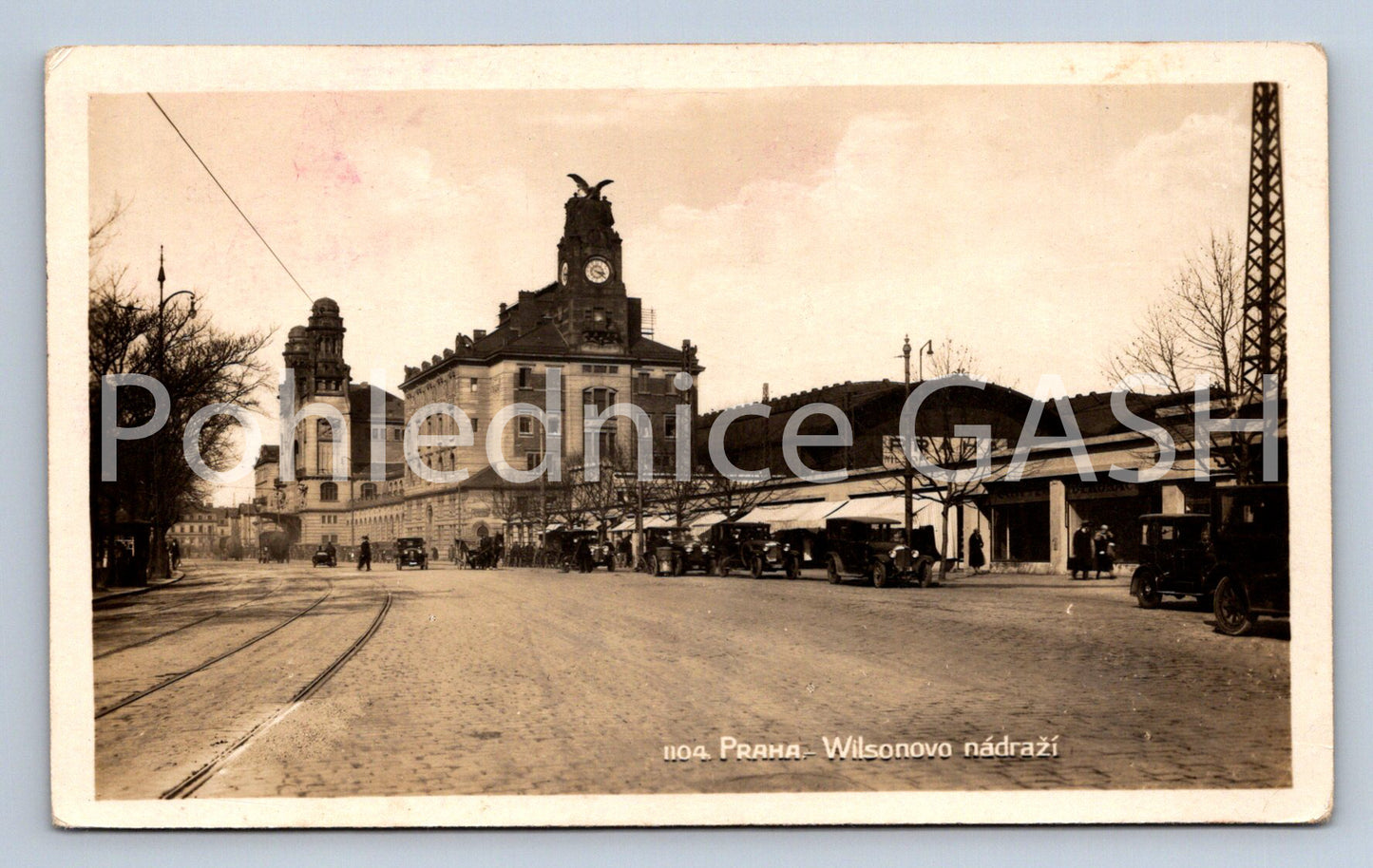 Postcard PRAGUE RAILWAY STATION (ST5096)