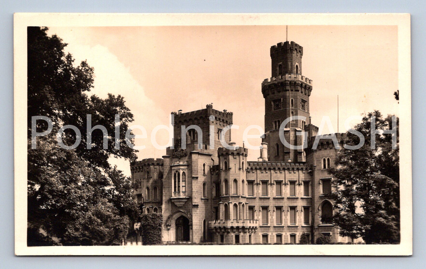 Postcard HLUBOKA NAD VLTAVOU CASTLE (ST5752)
