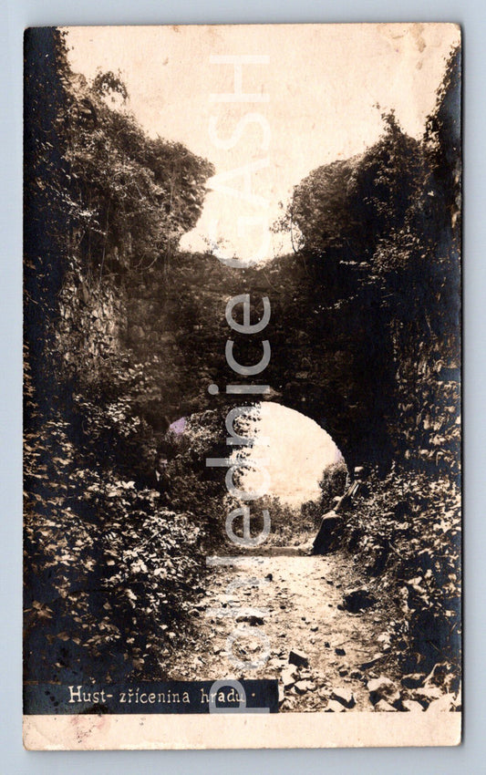 Postcard HUST - CASTLE RUINS (ST6840)