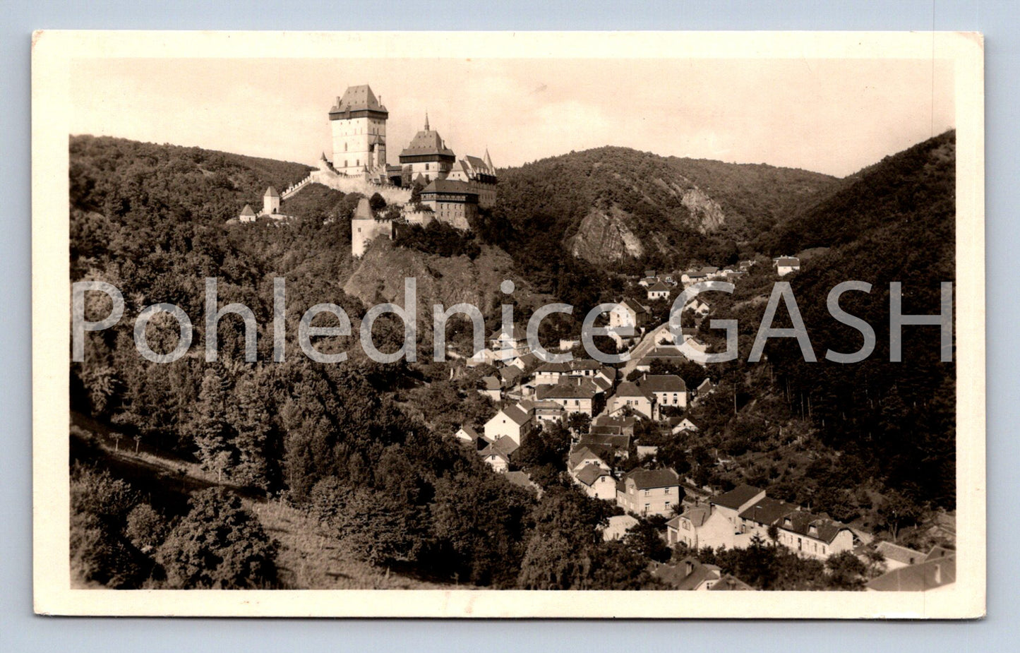 Postcard KARLŠTEJN CASTLE (ST7702)