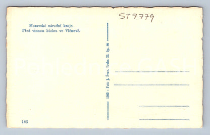 Postcard MORAVIAN NATIONAL COSTUMES (ST7779)