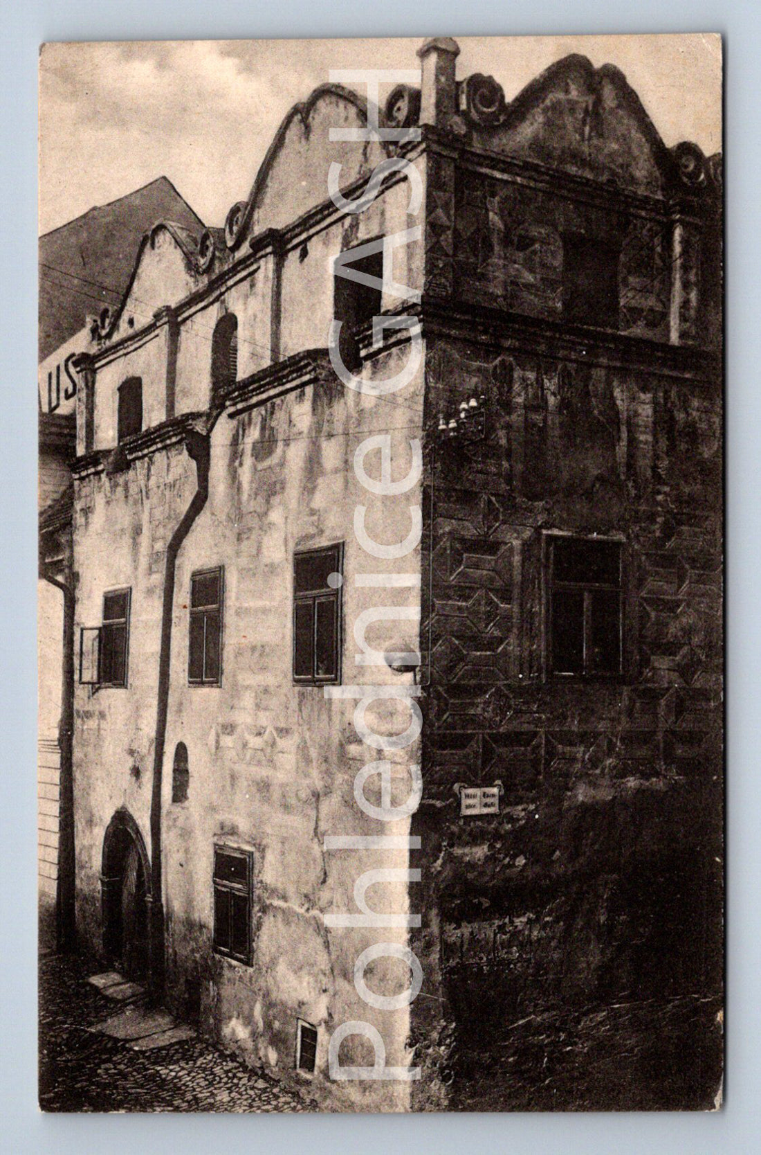 Pohlednice HUSŮV DŮM - BÝVALÁ LITERÁRNÍ ŠKOLA V PRACHATICÍCH (ST8429)