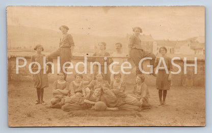 Pohlednice VESNICKÁ PARTA fotbal (ST9376)