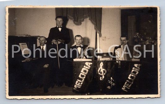 Pohlednice TAMNÍ MUZKANTI kapelník grossman kapela melodia (ST9409)