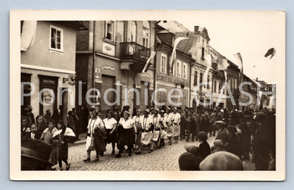 Pohlednice SCHROMÁŽDĚNÍ LIDU průvod (ST9420)