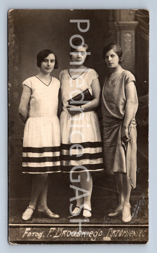 Pohlednice TŘI ŽENY - FOTOG. P. BRODSKIEGO (ST9423)