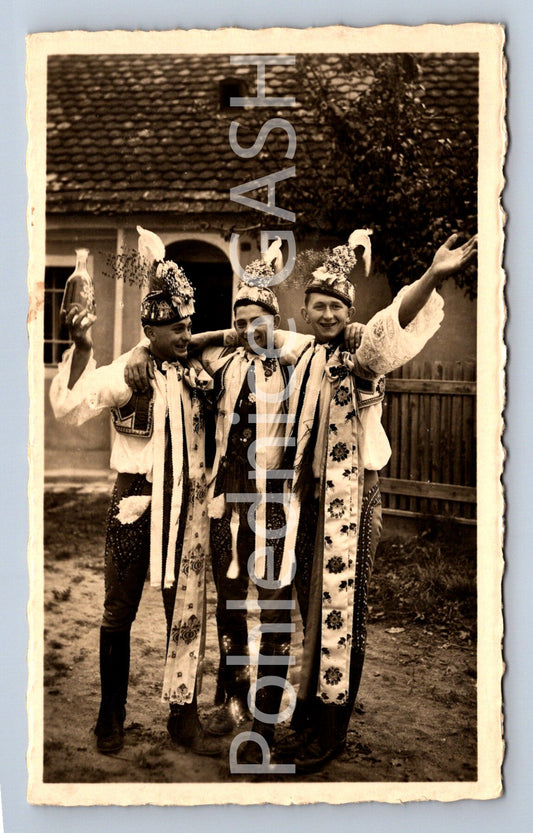 Pohlednice MORAVSKÉ KROJE VESELO V LANŽHOTĚ JE (ST9447)