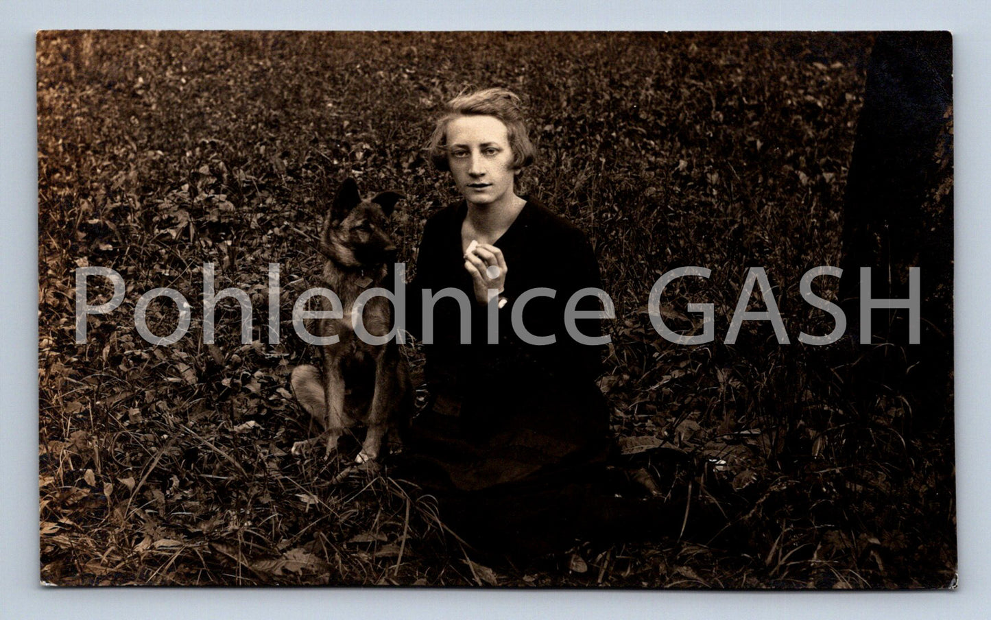 Pohlednice ŽENA SE PSEM (ST10003)