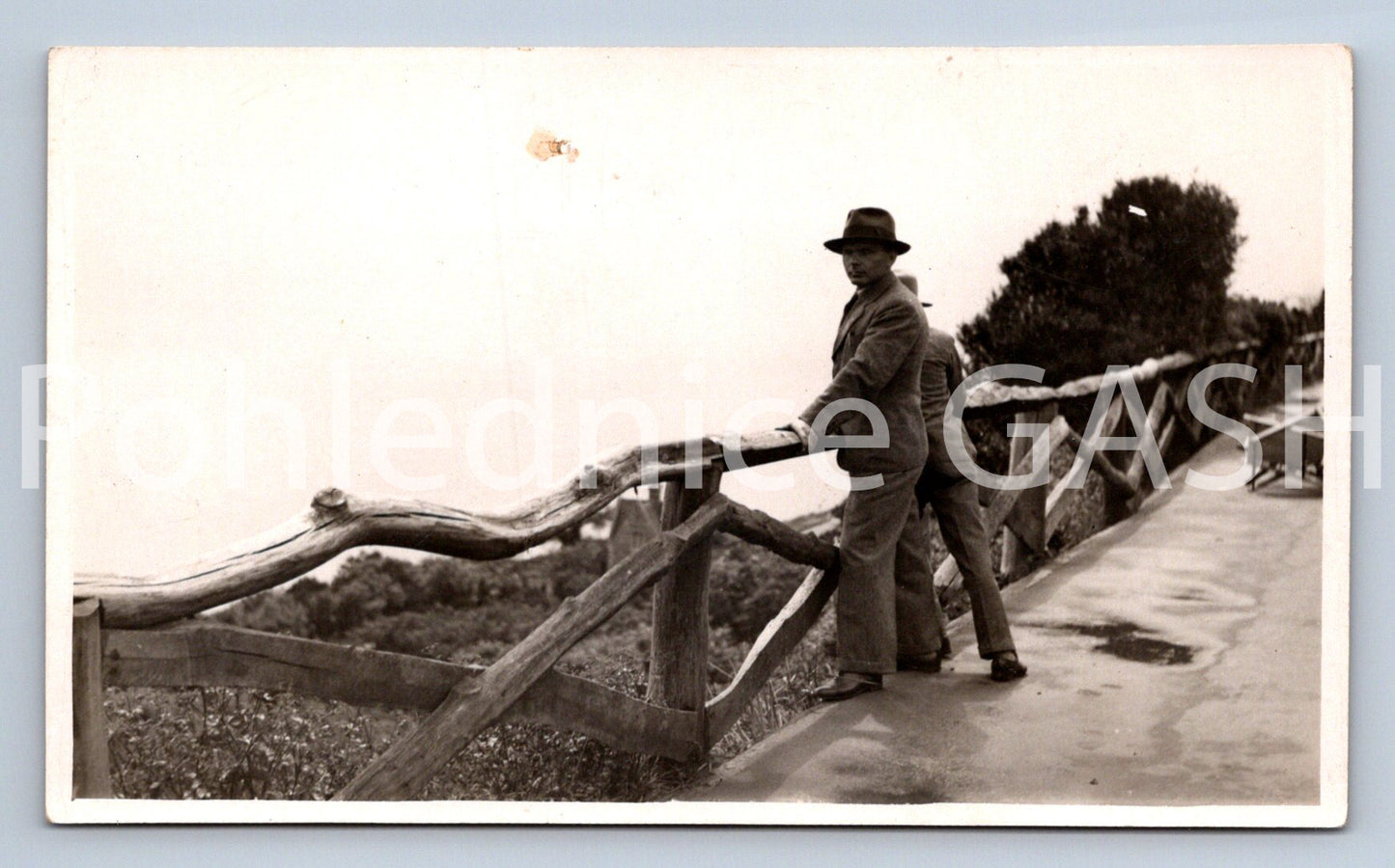 Postcard ON A TRIP (X24825)