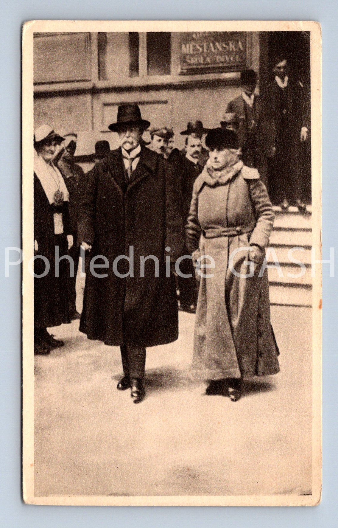 Pohlednice T.G.M. S CHOTÍ U VOLEBNÍ MÍSTNOSTI NA HRADČANECH(x17863)